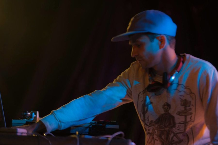 DJ Artie Escolar en concierto