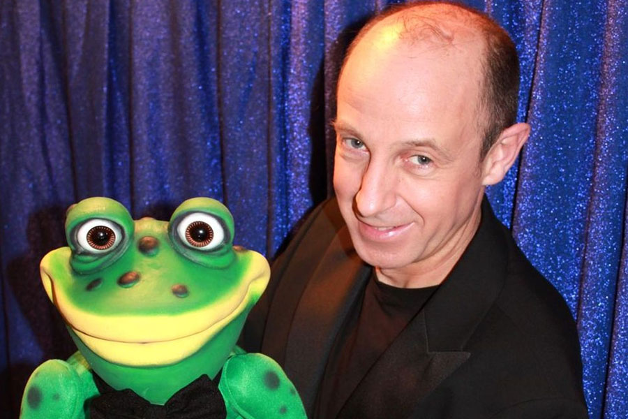 Elvi, ventriloquía y humor