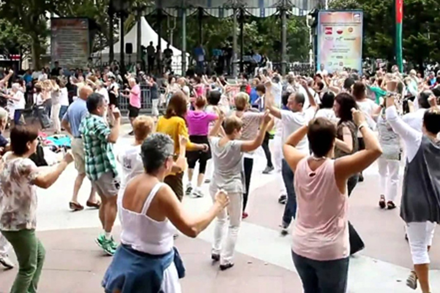 Sal a bailar a la calle